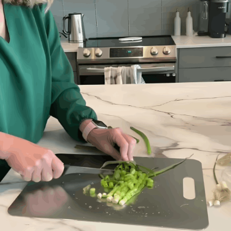 Katori Titanium Cutting Board customer~Sarah – Illinois, USA