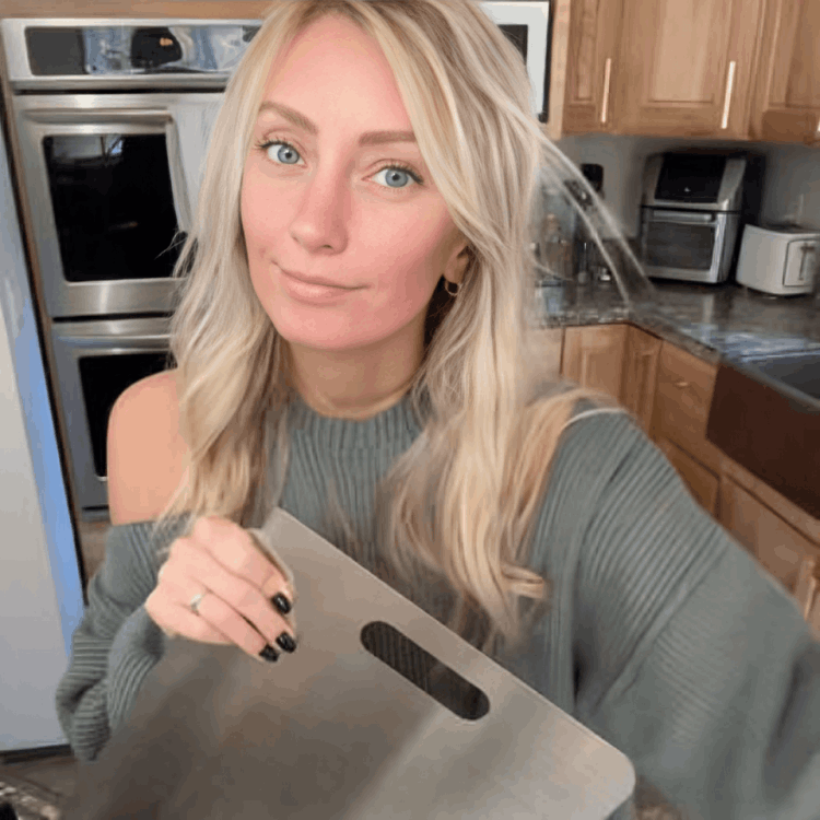 Katori Titanium Cutting Board customer~Jess  – Florida, USA